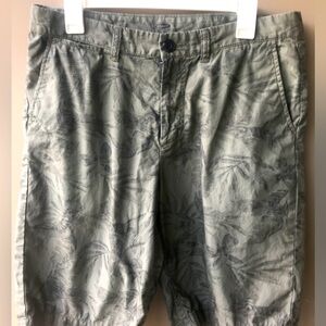 Old Navy Mens Army Green Shorts Size 32